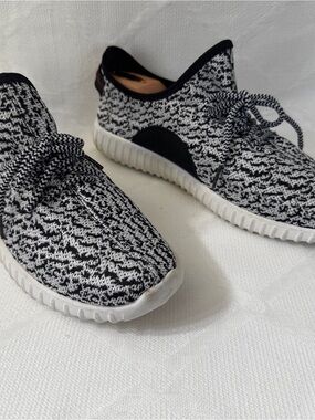 Black White Knit Lace Up Sneakers Men's US 10 EU 43 Casual Athletic Shoes